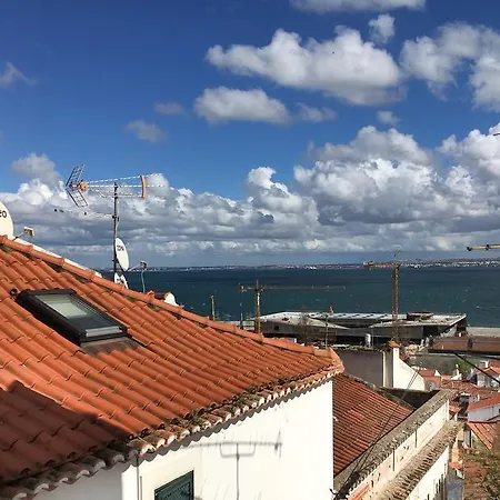 Feels Like Charming Alfama Лиссабон
